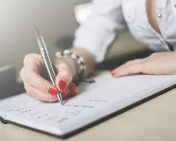 Ilustracija uz blog tekst: Da li firmi treba blog? Kako izabrati teme koje imaju svrhu